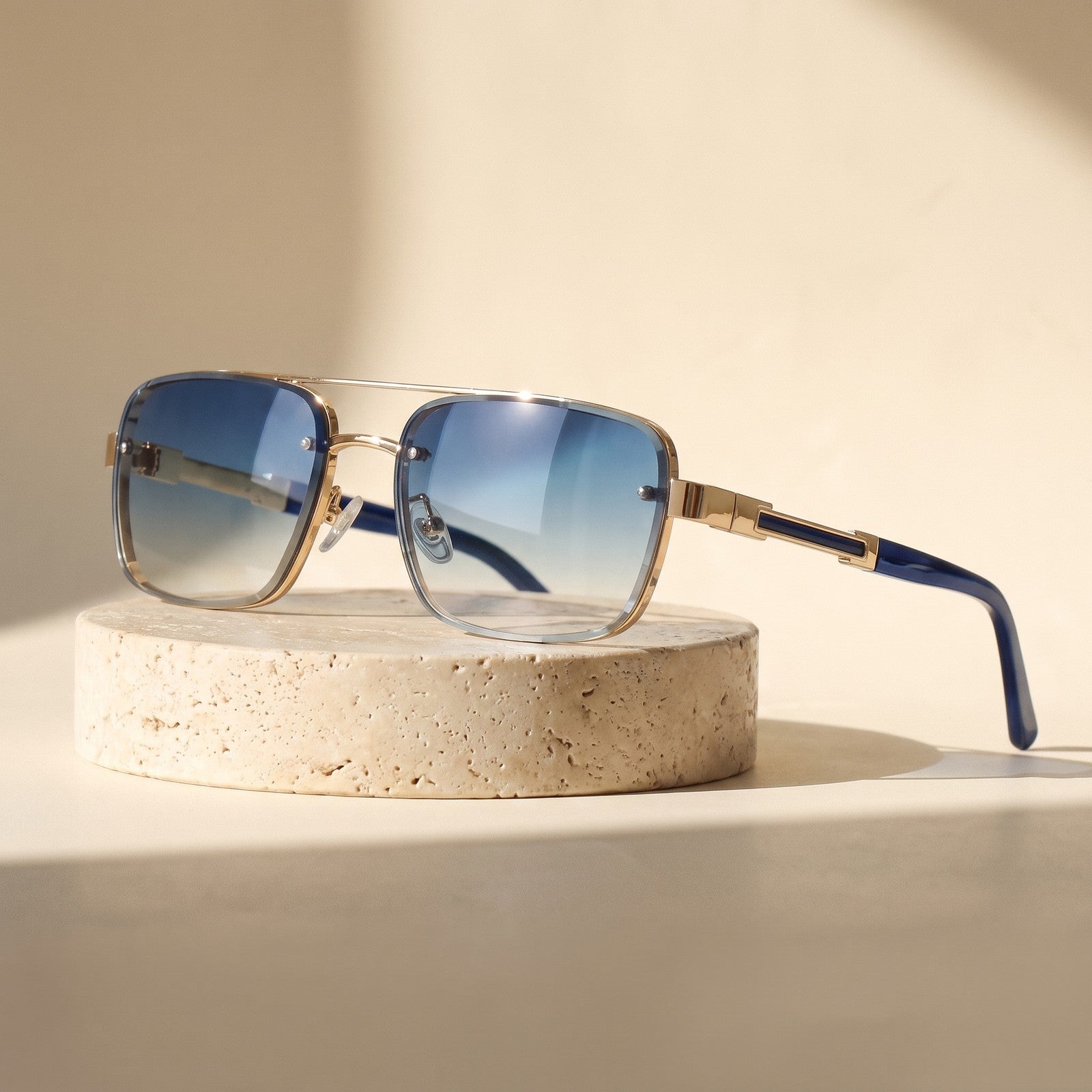 Clovrio — Women's Accessories collection