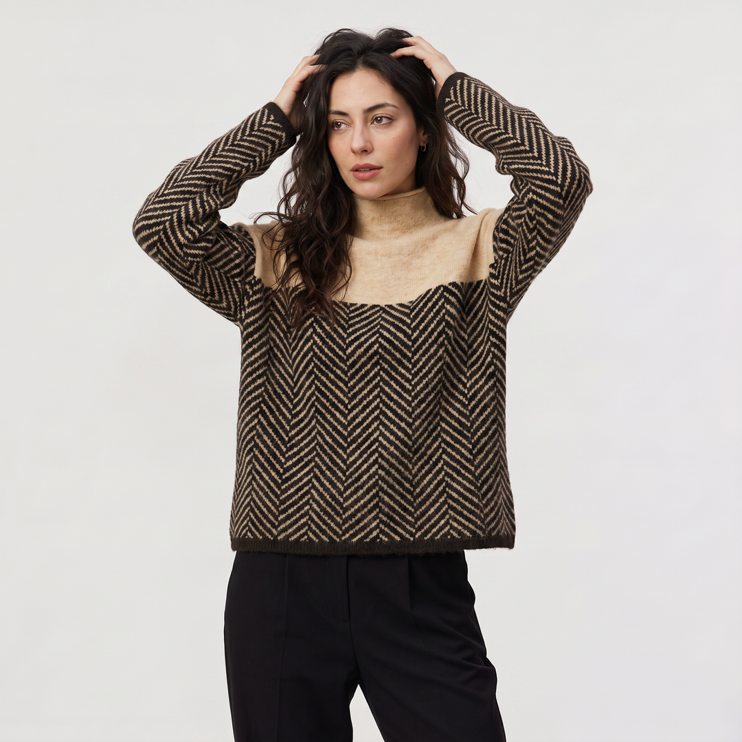 Women's Relaxed Knit Turtleneck Sweater in Beige