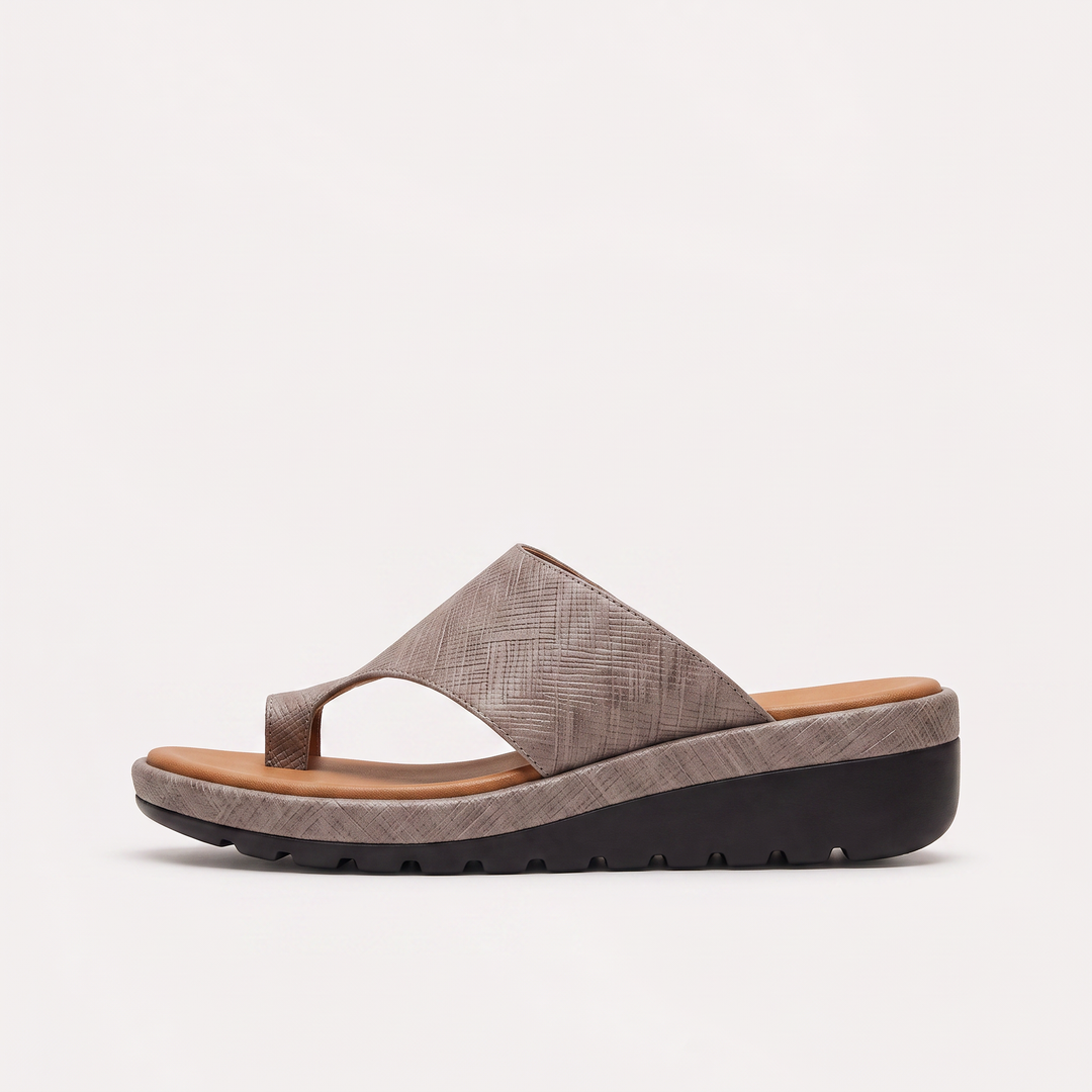 Women's Stylish Leather Toe-Loop Platform Sandals